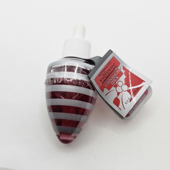 ⭐️40% Off⭐️ Bath & Body Works Wallflower Refill Holiday Scents Bundle of 5 - Picture 2 of 6